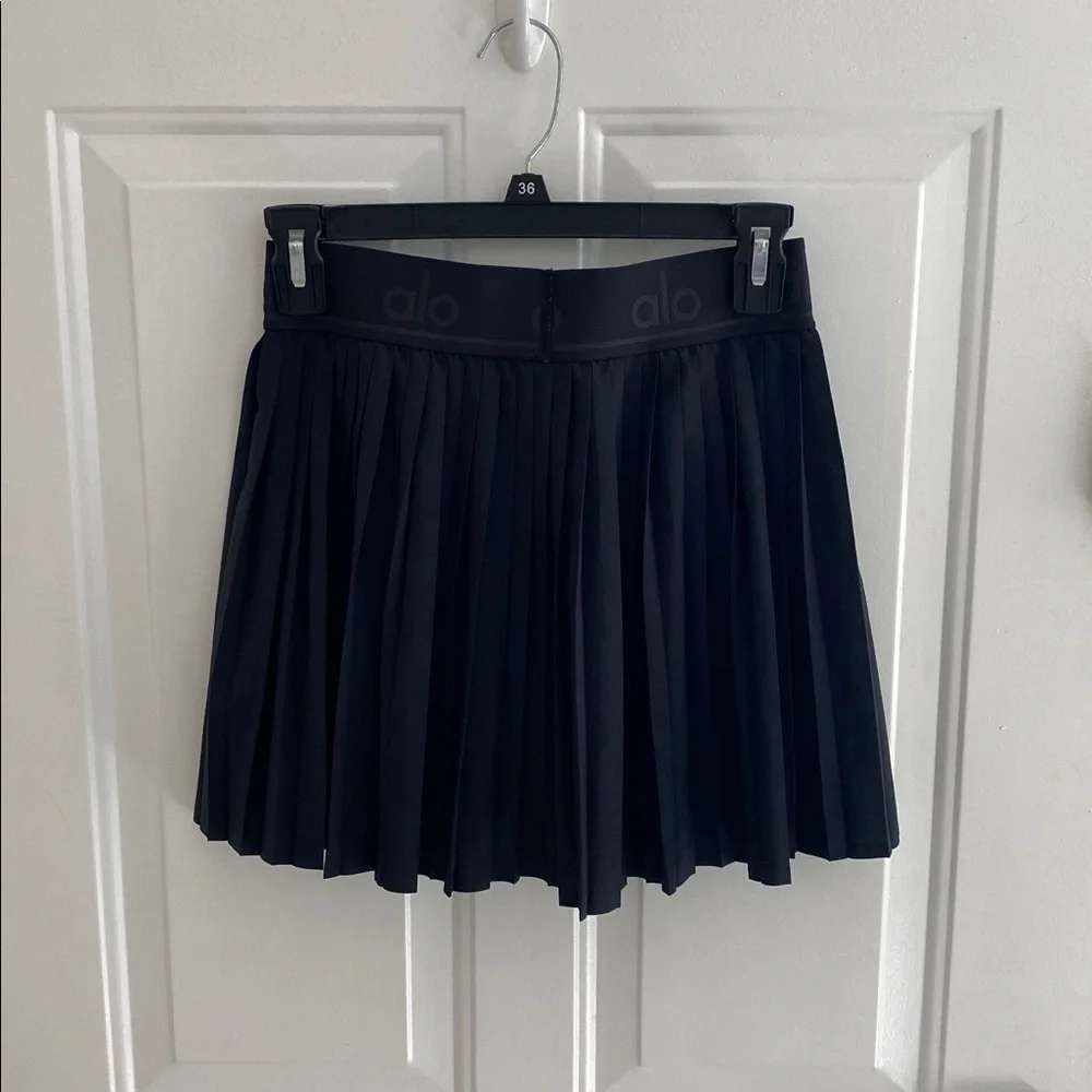 Alo Yoga Aces Tennis Skirt ( with build in shorts)